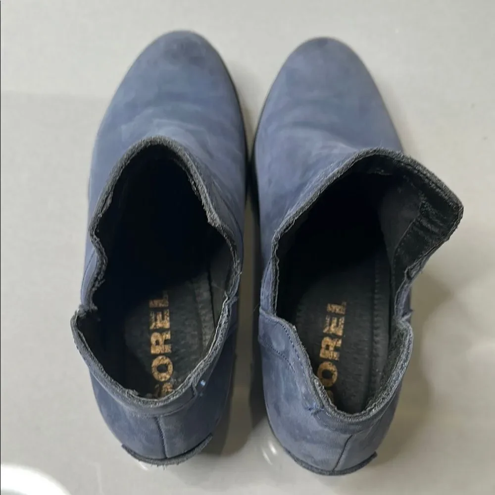 SOREL Women’s Lolla Cut‑Out Bootie in navy blue suede Booties Size 6 (B-1765)